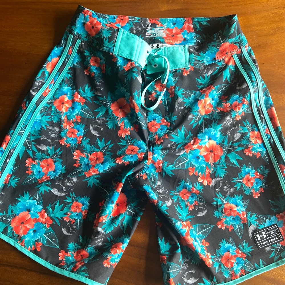 Board Shorts // Under Armour // 32 waist